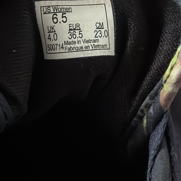 Vans - Picture 3 of 3